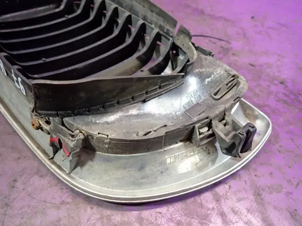 BMW E46 01-06 Rechter Grillhefdeksel OEM Zawada-383355- image 3
