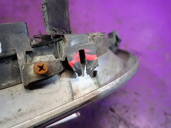 BMW E46 01-06 Rechter Grillhefdeksel OEM Zawada-383355- image 5