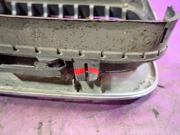 BMW E46 01-06 Rechter Grillhefdeksel OEM Zawada-383355- image 7