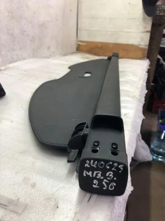 Rodillo de maletero Mercedes-Benz OEM 9918017941 - Usado image 2
