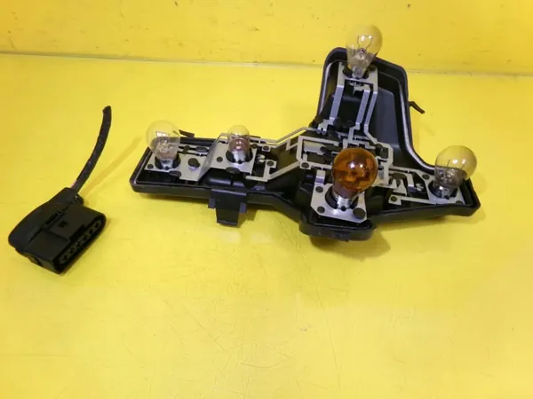 Insert Phare Arrière Droit OEM DRC99333 pour VW Touran image 2