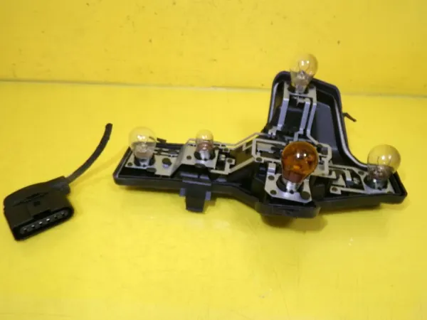 Insert Phare Arrière Droit OEM DRC99333 pour VW Touran image 3