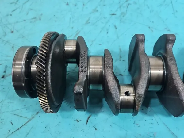 Virabrequim BMW OEM 7793904 M47 2.0D 122CV Usado image 3