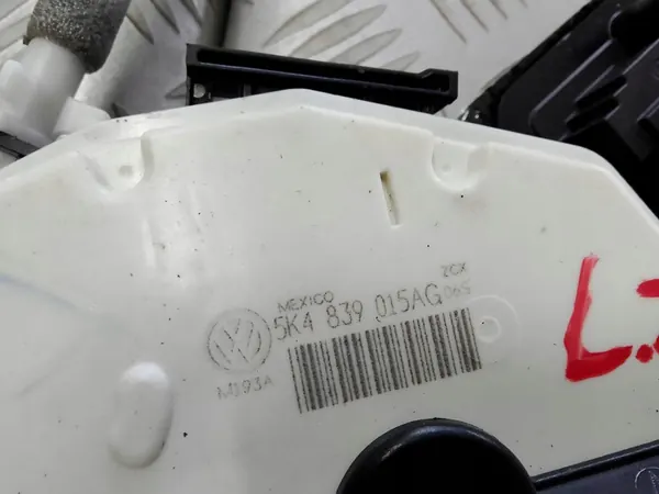 VW ATLAS CROSS 2021 Vänster Bakdörrslås 5K4839015AG image 2