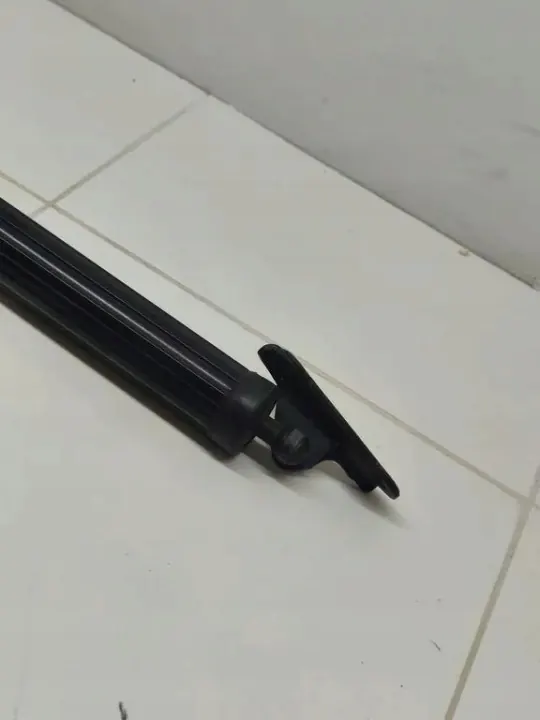 Höger bakluckstötdämpare OEM 6892042020 Toyota image 2