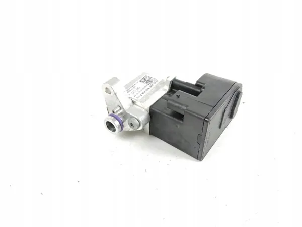 Soupape de Chauffage Porsche Taycan OEM 4M0816702A image 3