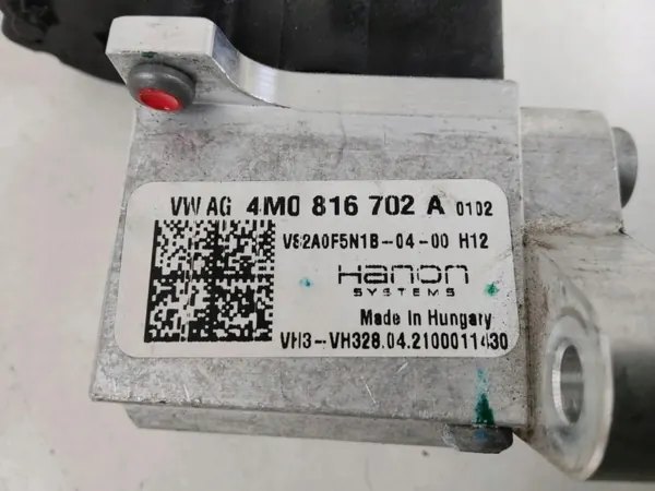 Soupape de Chauffage Porsche Taycan OEM 4M0816702A image 5