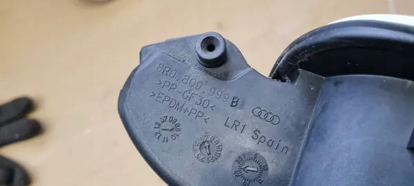 Audi Q5 SQ5 bränslelucka OEM 8R0809999B - Begagnad image 10