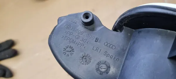 Audi Q5 SQ5 bränslelucka OEM 8R0809999B - Begagnad image 9