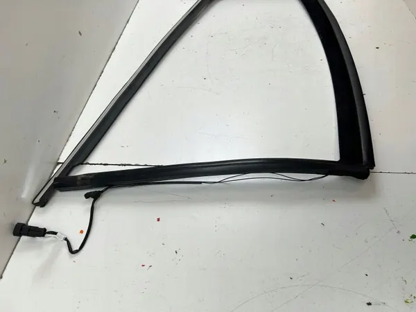 Maserati Quattroporte achterdeur raamrubber OEM MAM83027 image 7