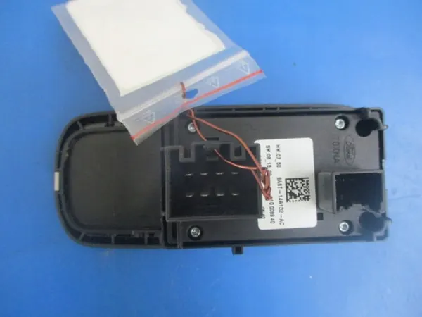 Ford Fiesta MK7 Raamschakelaars voor 2 Ramen OEM image 4