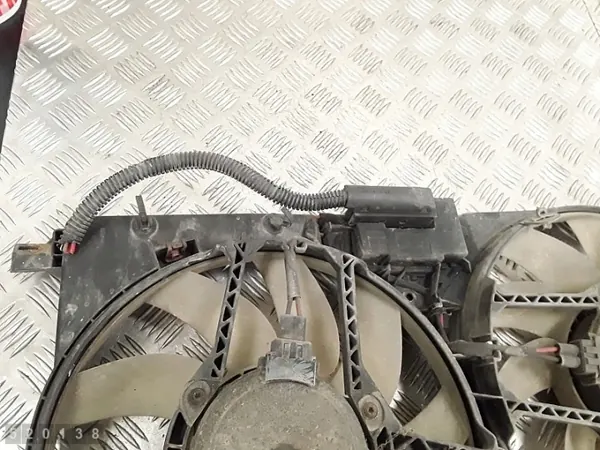 Opel Vectra jäähdytinpuhallin OEM 874878e diffuusorilla image 3