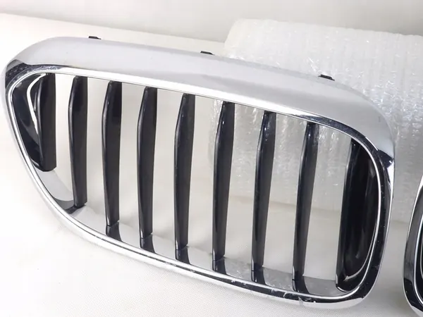 BMW 5 G30 G31 Kidney Grilles Original Complete Left Right image 4