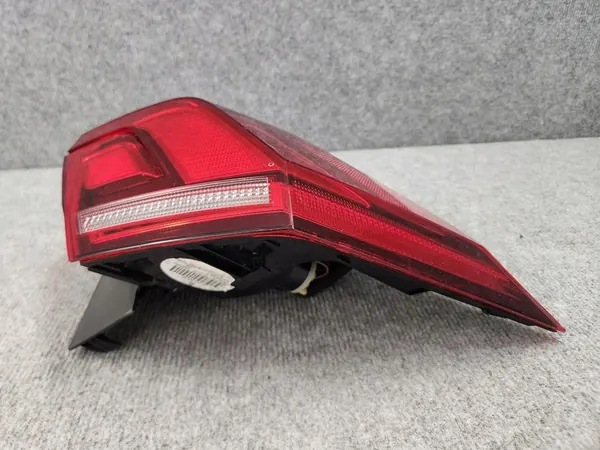 Luz trasera LED derecha - VW Tiguan II 2016-2020 image 4