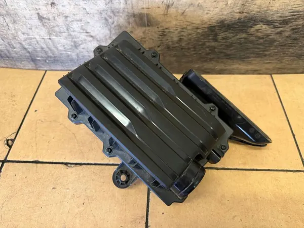 VW Polo 2G Ilmansuodinkotelo OEM 2Q0129601R image 2