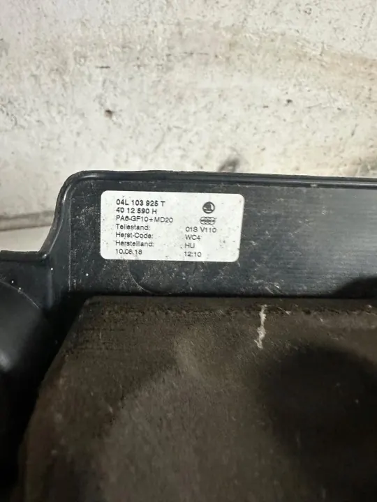 SKODA Moottorikansi OEM 04L103925T - Käytetty image 3