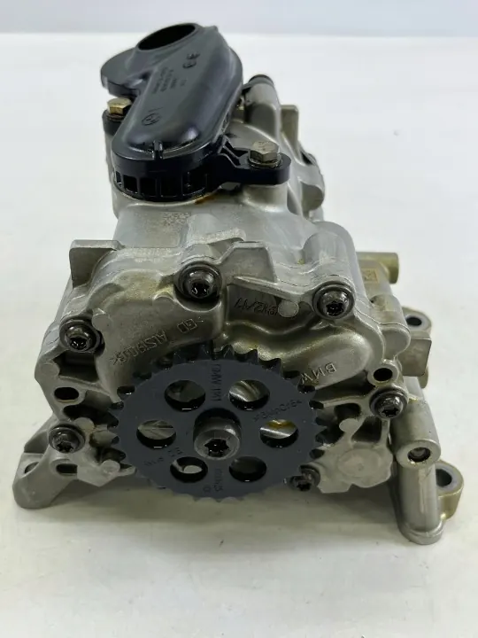 Begagnad BMW oljepump OEM 7643046 för F30 F31 image 3