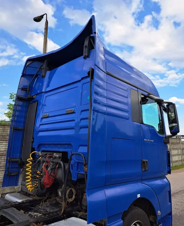 MAN TGX Kabinenrahmen + Türen - Gebrauchte OEM-Teile image 4