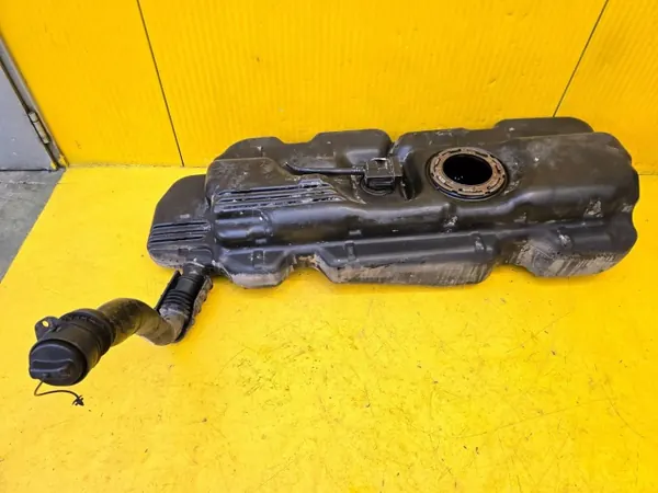 Mercedes-Benz brandstoftank OEM A4474705500 - Gebruikt image 2