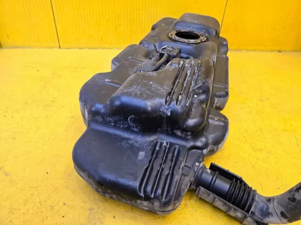 Mercedes-Benz brandstoftank OEM A4474705500 - Gebruikt image 5