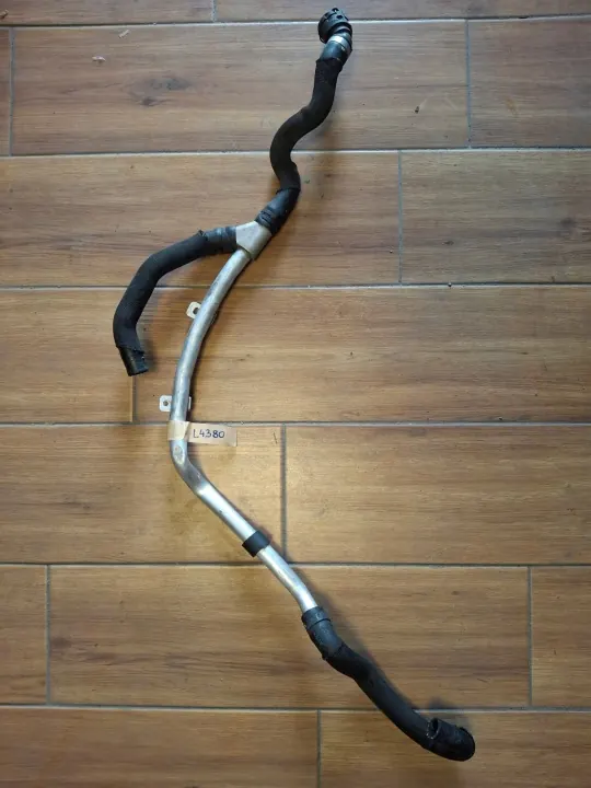 Mercedes W205 63 AMG Öljynjäähdyttimen letku OEM A2055019782 image 2