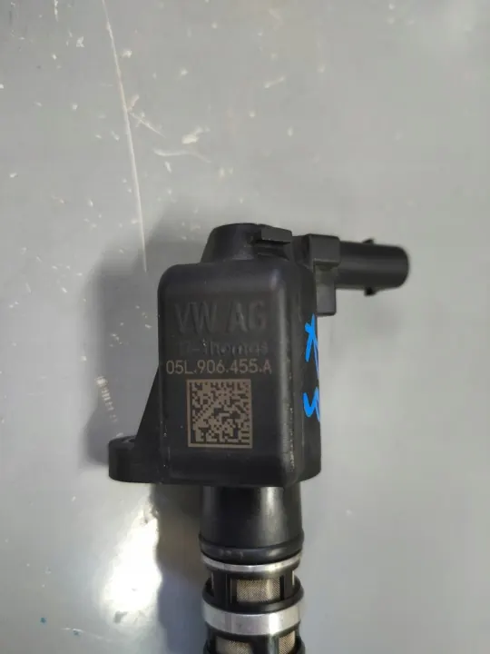 Oliedrukregelklep OEM 05L906455A - Gebruikt image 3