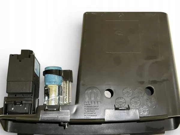 Prise USB Chrysler Pacifica OEM 68480124AB image 5