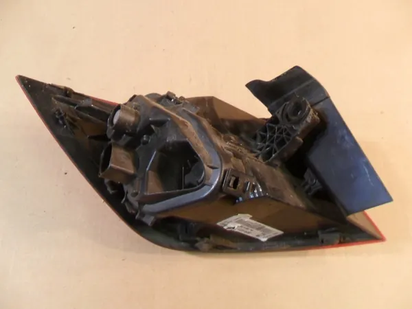 Luz trasera derecha SEAT LEON III image 9