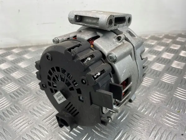 Mercedes CLS 350 W218 3.5 Vaihtovirtageneraattori A0141543302 image 3