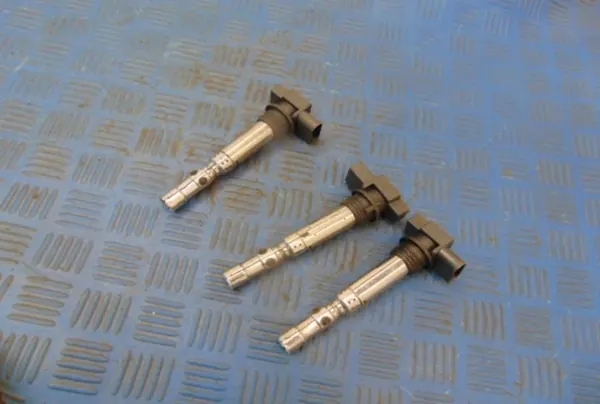 Bobina de ignição Volkswagen Polo IV 1.2 12V 03D905715A image 2