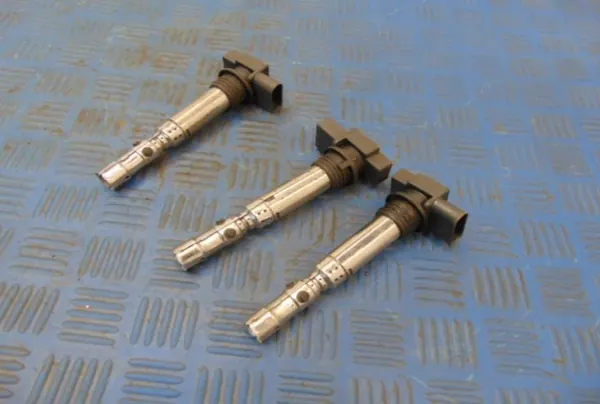 Bobina de ignição Volkswagen Polo IV 1.2 12V 03D905715A image 3