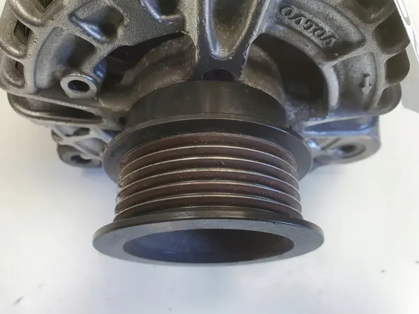 Volvo S60 II V60 2.0 D3 D4 Alternator 30659580 image 8