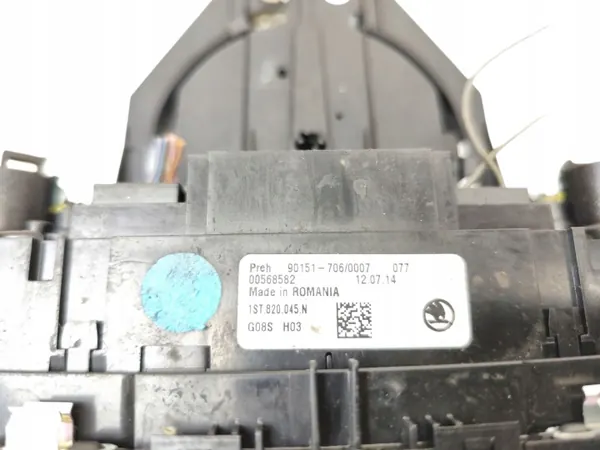 Skoda OE Radio & AC Panel OEM 1ST820045N image 9