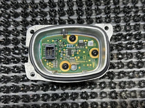 Módulo de controle de luz Renault Koleos II B010958A image 2