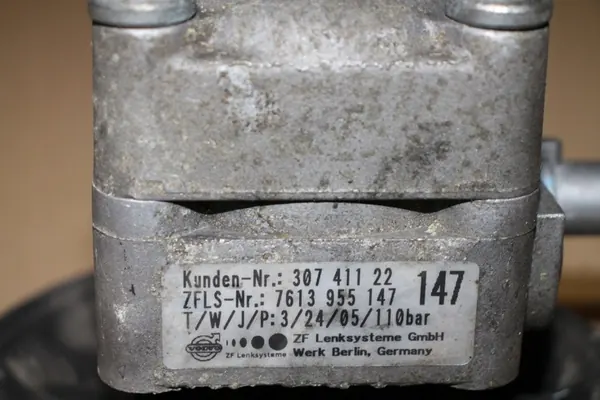 VOLVO V70 S60 XC70 2.4 D5 Bomba de direção assistida OEM 30741122 image 3