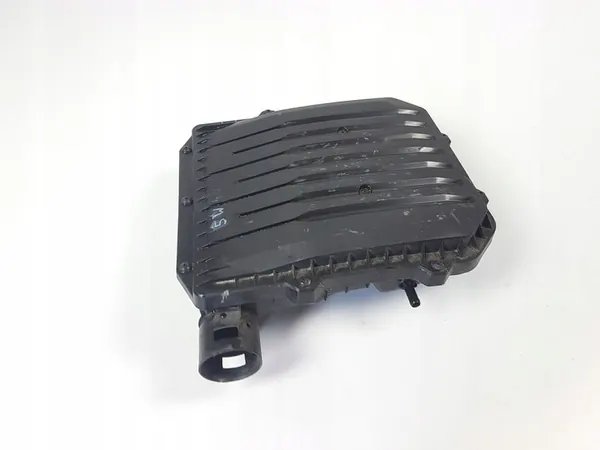 VW POLO VI 1.0 MPI Ilmansuodattimen Kotelo 04C129620E image 2