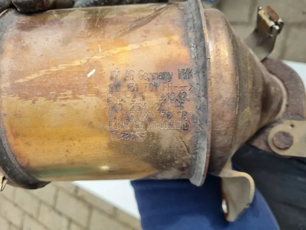 DPF Skoda Octavia Mk2 OEM 1K0131701FH - Gebraucht image 8