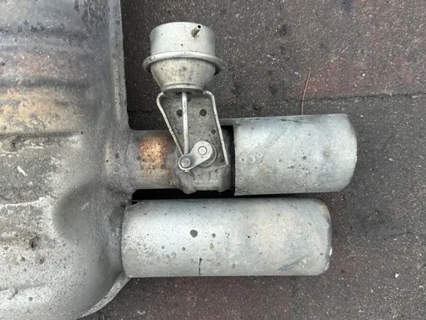 Válvula de escape ativa BMW E90 E91 E92 2.5 3.0 OEM image 4