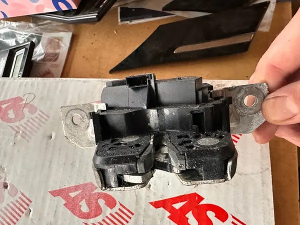 VERROU DE COFFRE MERCEDES B-KLASA W246 A2467400035 image 10