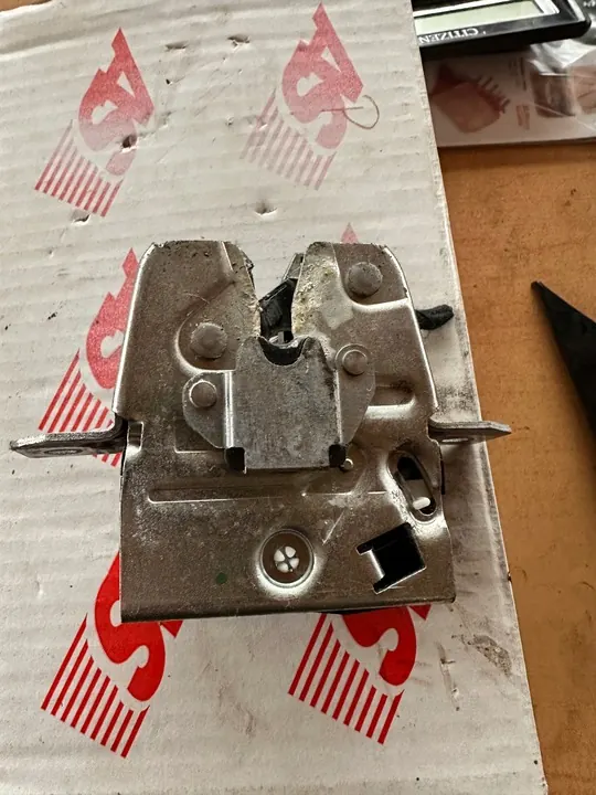 VERROU DE COFFRE MERCEDES B-KLASA W246 A2467400035 image 4