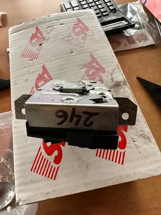 VERROU DE COFFRE MERCEDES B-KLASA W246 A2467400035 image 5