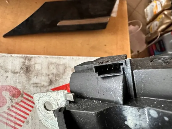 VERROU DE COFFRE MERCEDES B-KLASA W246 A2467400035 image 9