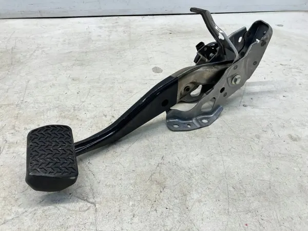 Bromspedal OEM OYT26949 för Toyota Corolla E21 image 4