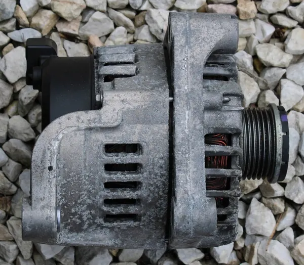 Vaihtovirtageneraattori N47 184HV BMW F20 F10 F25 F30 image 4