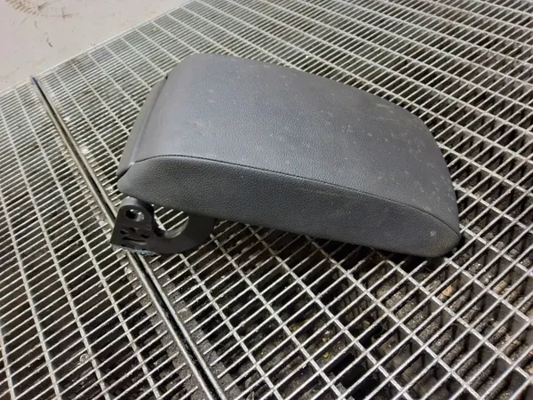 SEAT Leon console armsteun OEM SKE57668 - Gebruikt image 3