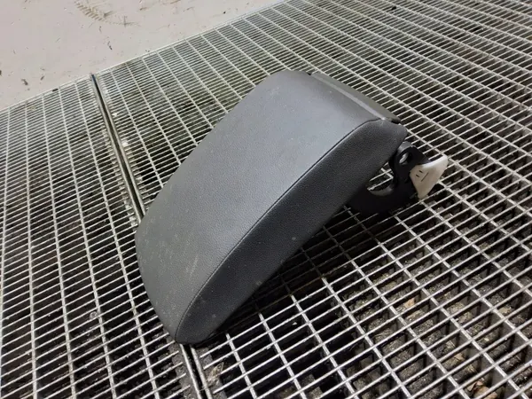 SEAT Leon console armsteun OEM SKE57668 - Gebruikt image 4