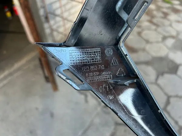 Grill Frame Black Skoda Octavia IV Lift 2024 OEM 5E3853761C image 2