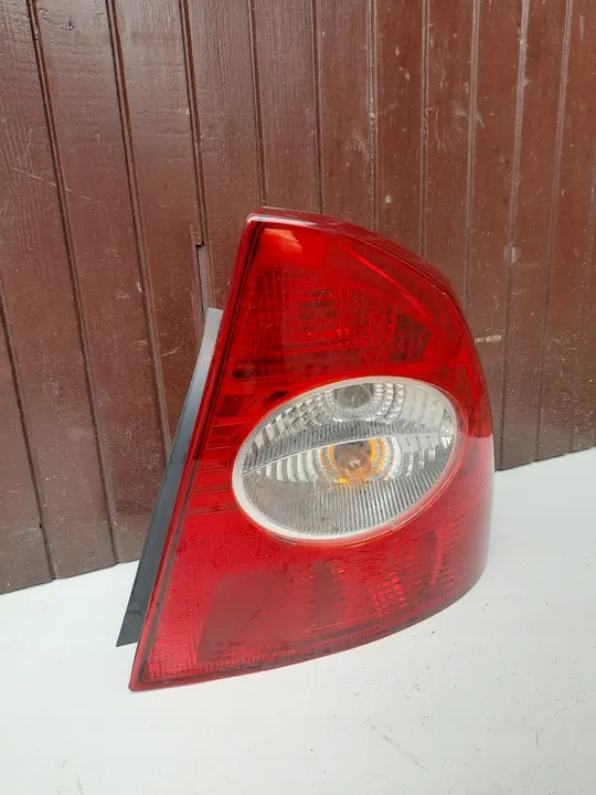 Lámpara Trasera Derecha FORD FOCUS MK2 SEDAN image 2