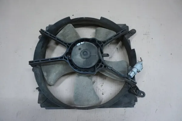 RAV4 I WENTYLATOR 2,0 16V - Gebruikte Radiatorventilator image 2