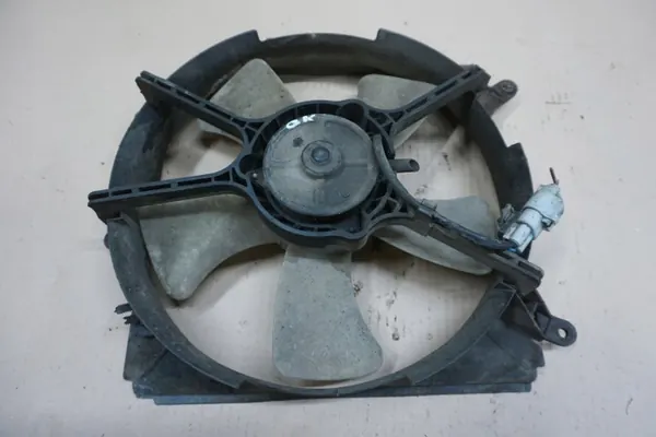 RAV4 I WENTYLATOR 2,0 16V - Gebruikte Radiatorventilator image 3